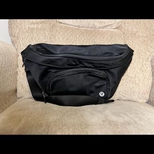 EUC lululemon “The Rest is Written” Belt Bag